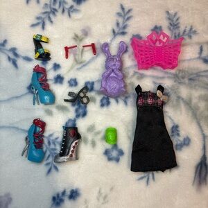 Monster High Accessories Lot